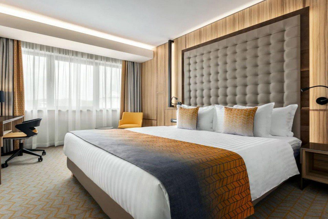 Ramada By Wyndham Ramnicu Valcea Hotel Exterior photo
