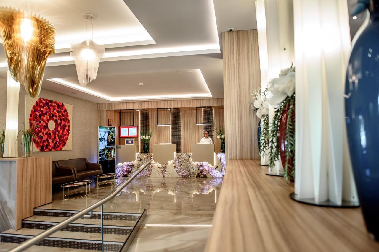 Ramada By Wyndham Ramnicu Valcea Hotel Exterior photo