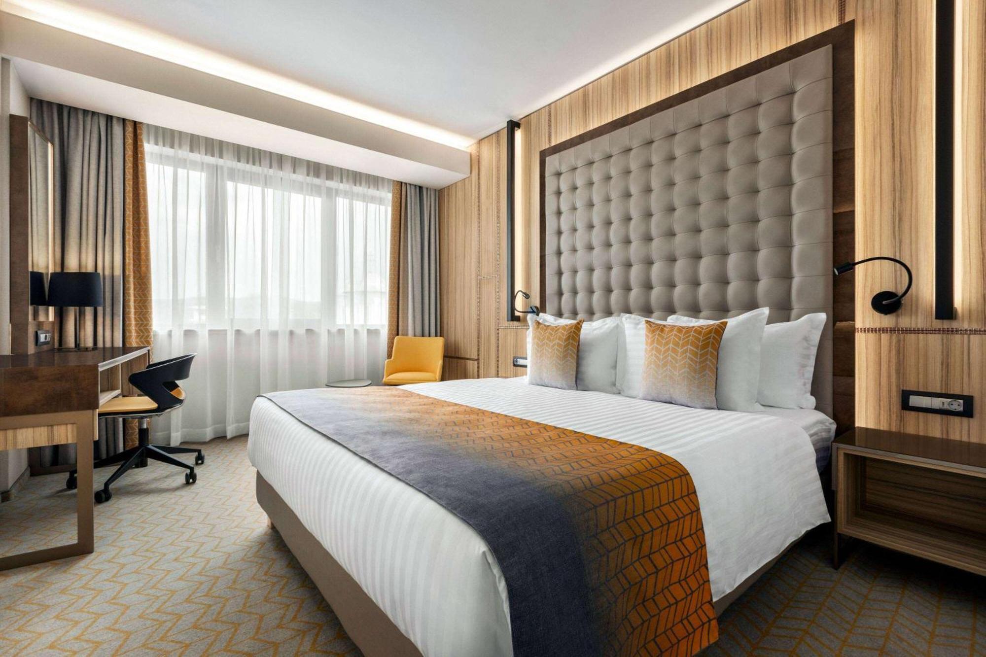 Ramada By Wyndham Ramnicu Valcea Hotel Exterior photo